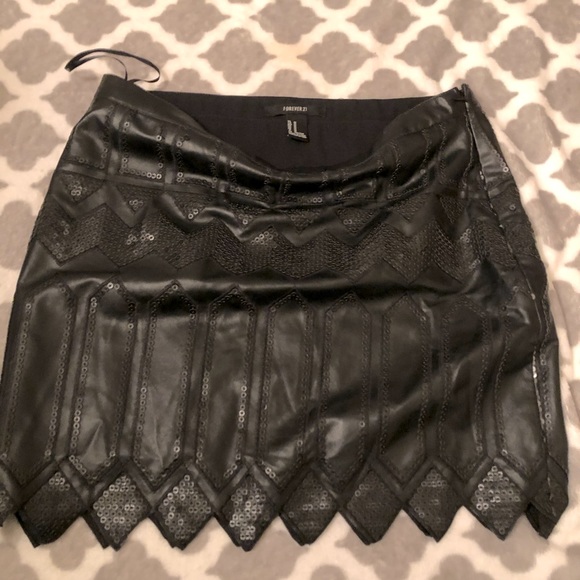 Forever 21 Dresses & Skirts - 2/$12 Forever21 Scalloped Bottom Faux Leather Skirt